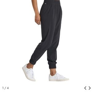 Women's Vuori Villa Jogger
Black
XS
Never Worn